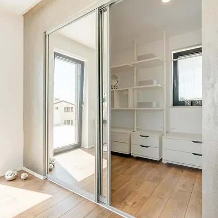 Aria In Istria For 12 People - Pet Friendly With Wellness & Sea View Višnjan