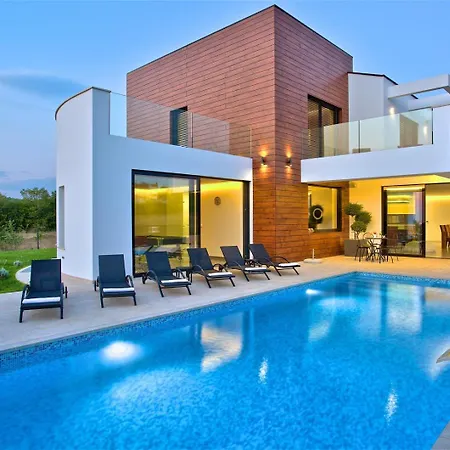 Aria In Istria For 12 People - Pet Friendly With Wellness & Sea View