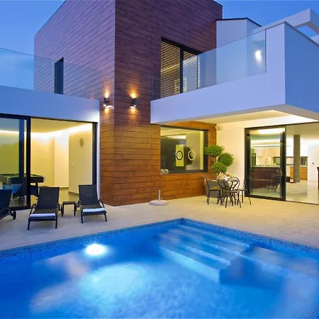 Aria In Istria For 12 People - Pet Friendly With Wellness & Sea View Villa *