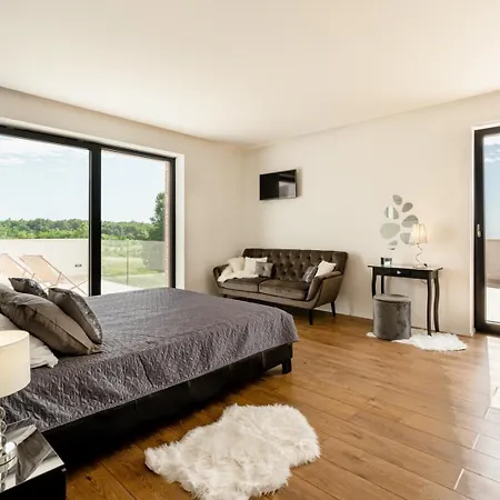 Aria Near Porec For 12 People - Pet Friendly With Wellness & Sea View Višnjan