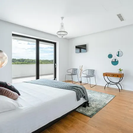 Aria Near Porec For 12 People - Pet Friendly With Wellness & Sea View *